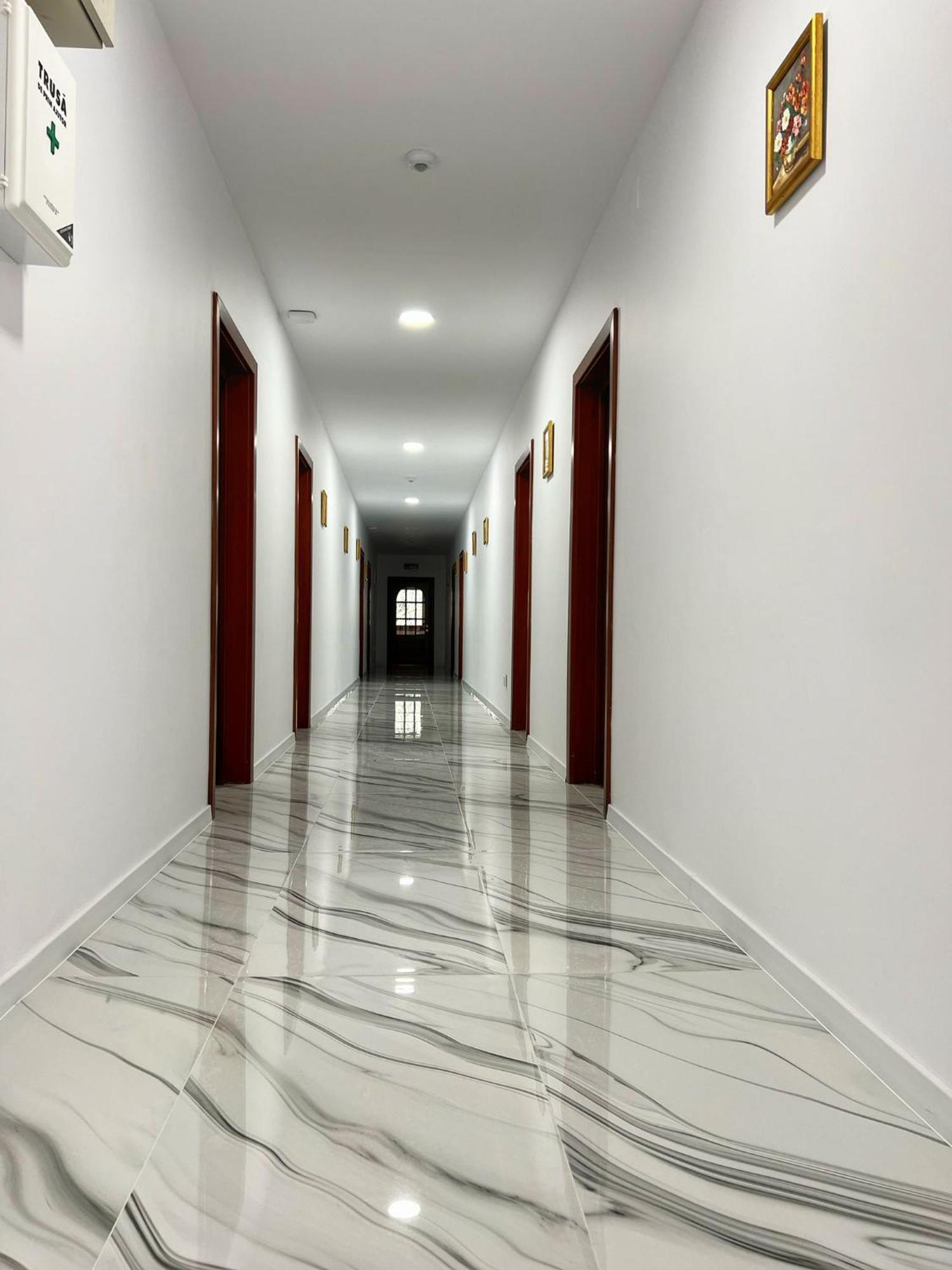 Hotel Gâlma Moroeni Buitenkant foto