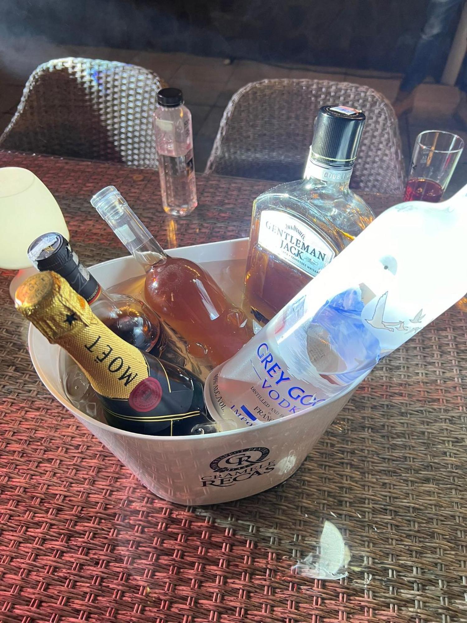 Hotel Gâlma Moroeni Buitenkant foto