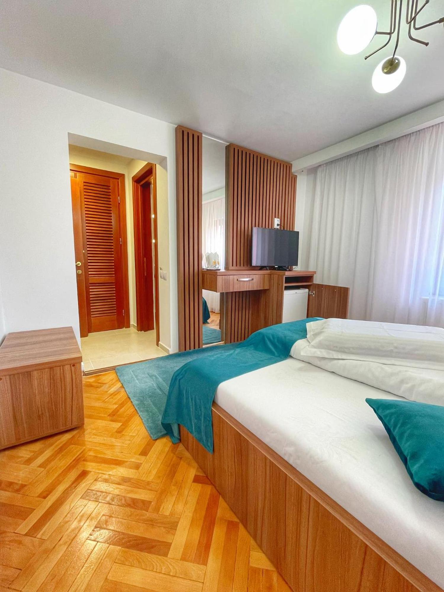 Hotel Gâlma Moroeni Buitenkant foto