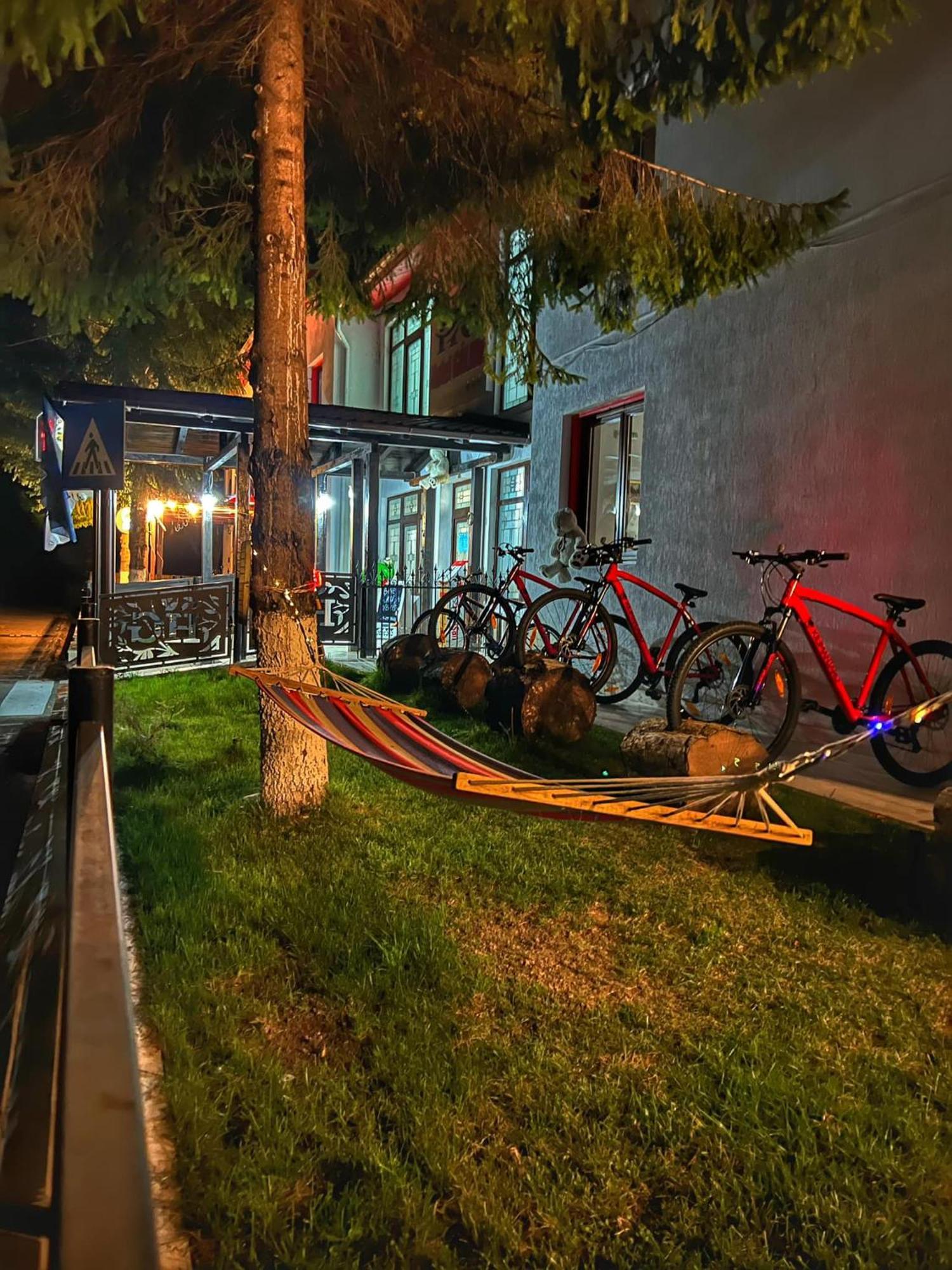 Hotel Gâlma Moroeni Buitenkant foto