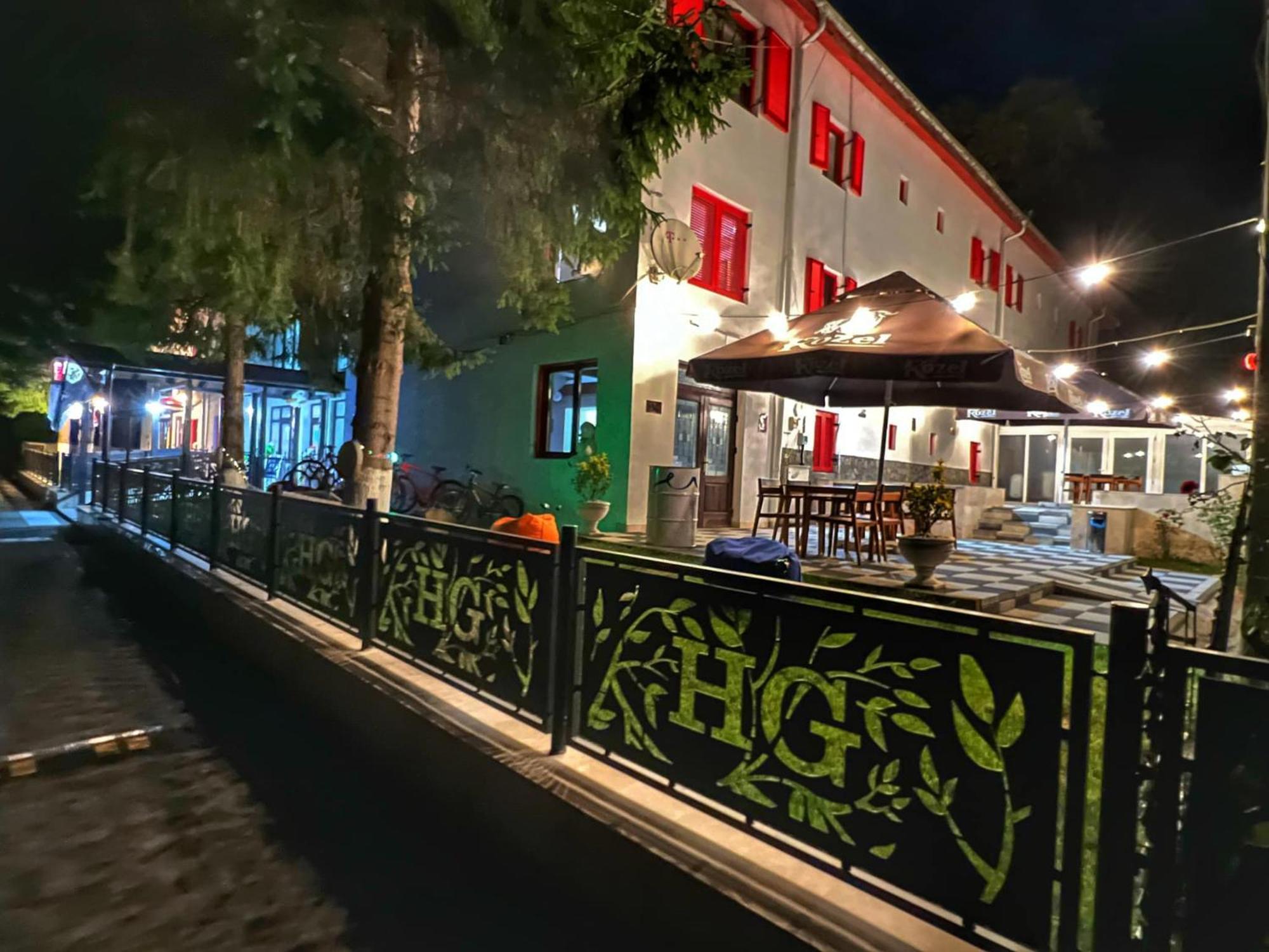 Hotel Gâlma Moroeni Buitenkant foto