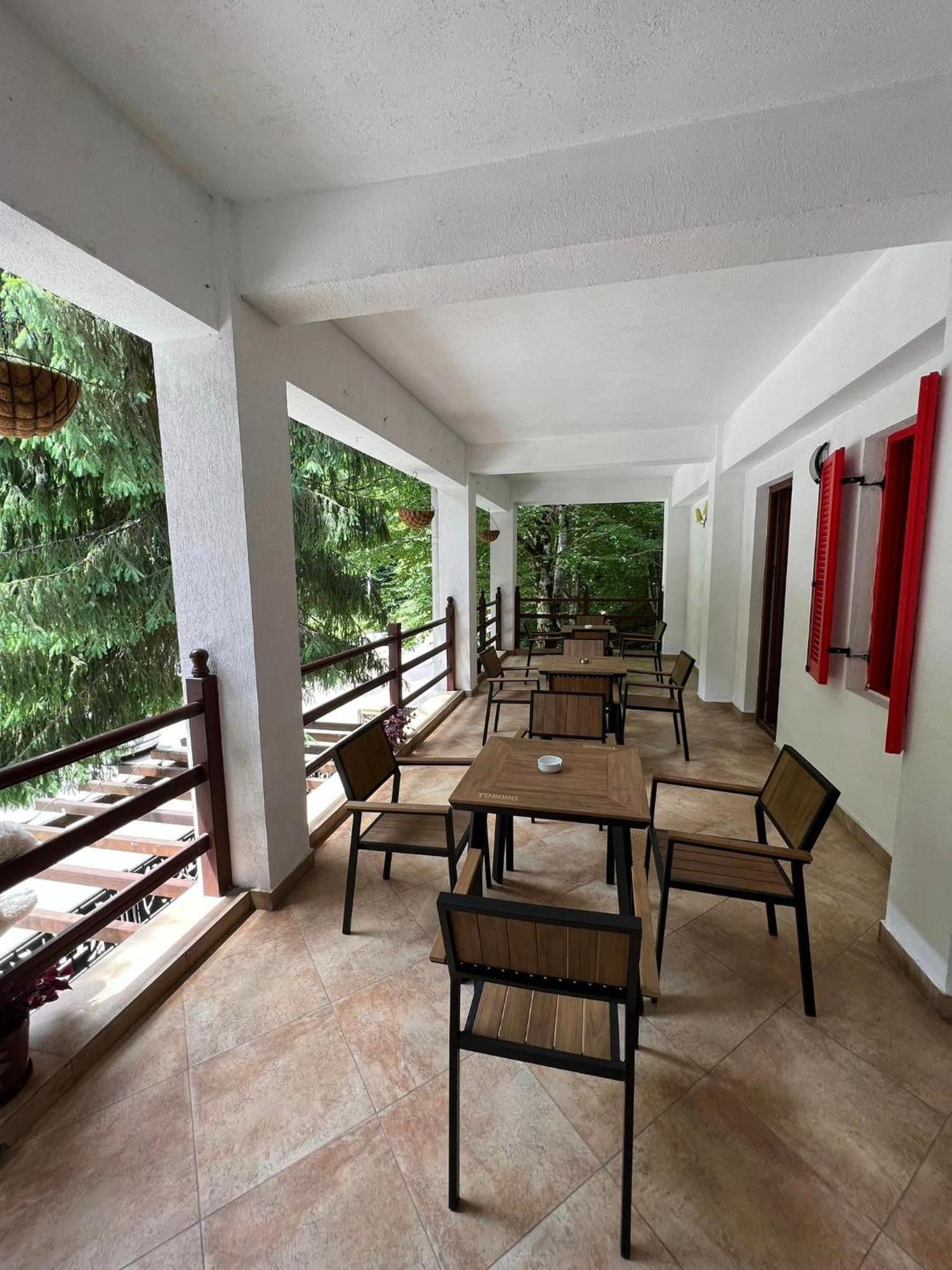 Hotel Gâlma Moroeni Buitenkant foto