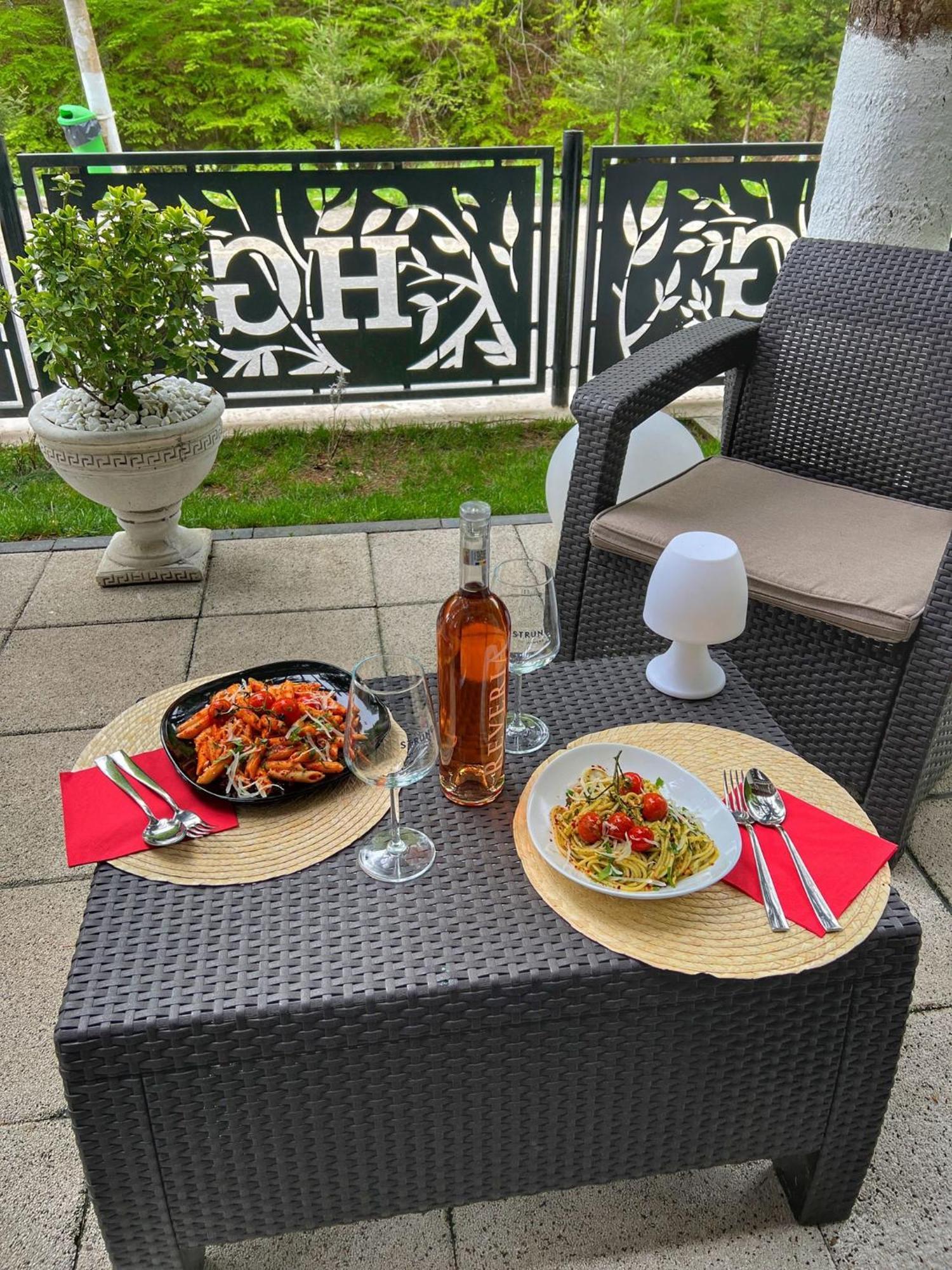 Hotel Gâlma Moroeni Buitenkant foto