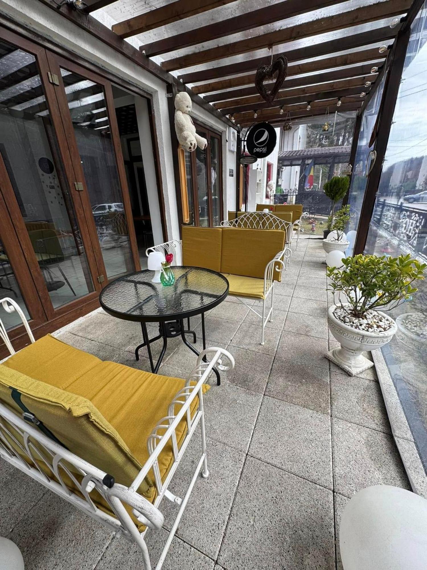 Hotel Gâlma Moroeni Buitenkant foto